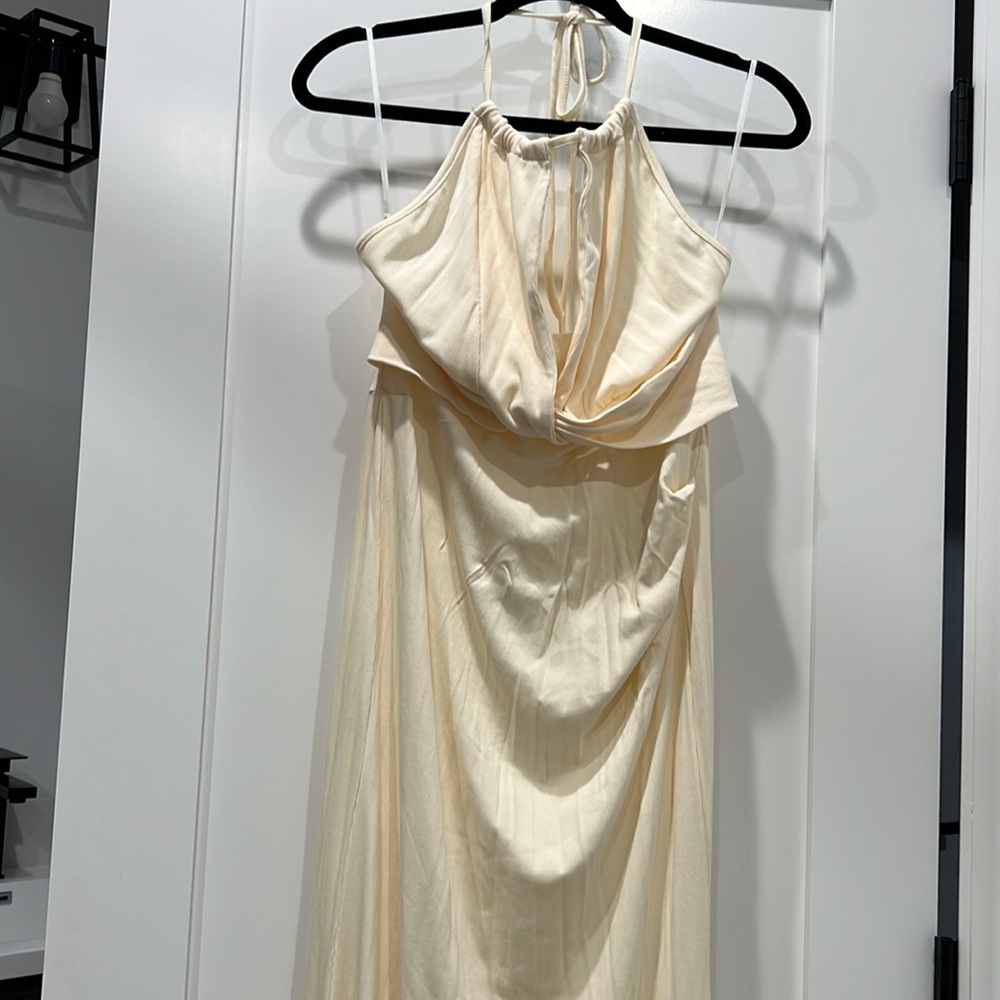 Selling a beige dress long